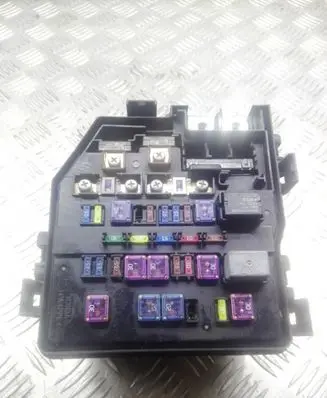 Honda CR-V Fuse module 08SWYE01
