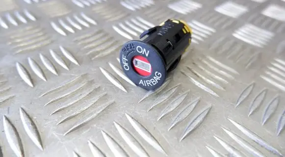 Passenger airbag on/off switch