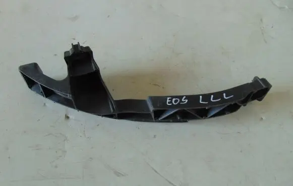 Volkswagen Eos Front bumper mounting bracket 1Q0807889
