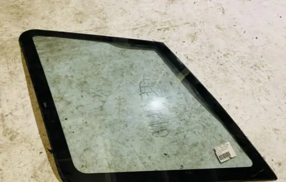 Nissan Terrano Rear side window