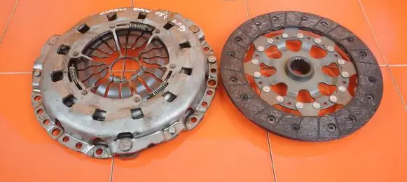 BMW 1 E81 E87 Clutch set kit 323064210 21MB41