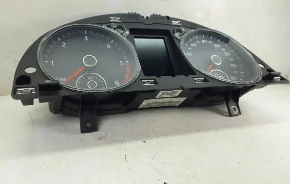 Volkswagen PASSAT CC Speedometer (instrument cluster) 3C8920970L