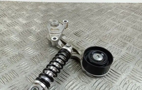 Hyundai Kona I Generator/alternator belt tensioner 2528303HA