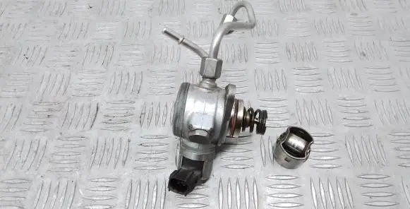 Volvo XC60 Fuel injection high pressure pump 31392104