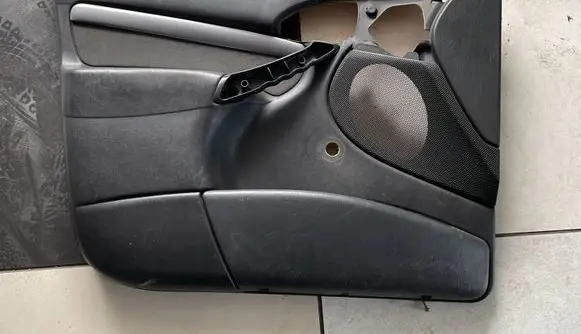 Ford Focus Front door card panel trim 98ABA23943