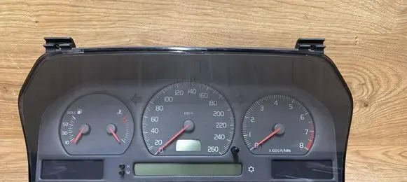 Volvo S70 V70 V70 XC Speedometer (instrument cluster) 9168144