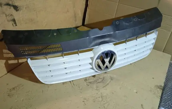 Volkswagen Crafter Front bumper upper radiator grill 7H0807101