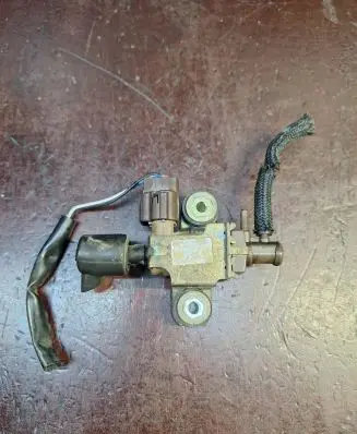 Toyota Corolla E120 E130 Vacuum valve 