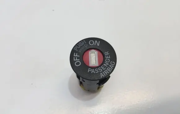 Passenger airbag on/off switch