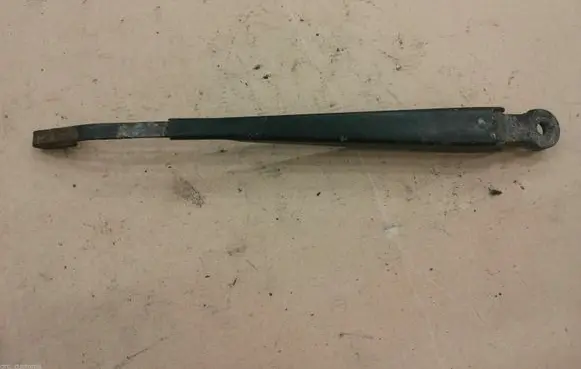 Volkswagen PASSAT B3 Rear wiper blade arm 333955707