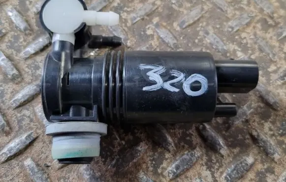 Volvo XC40 Windscreen/windshield washer pump 31693155