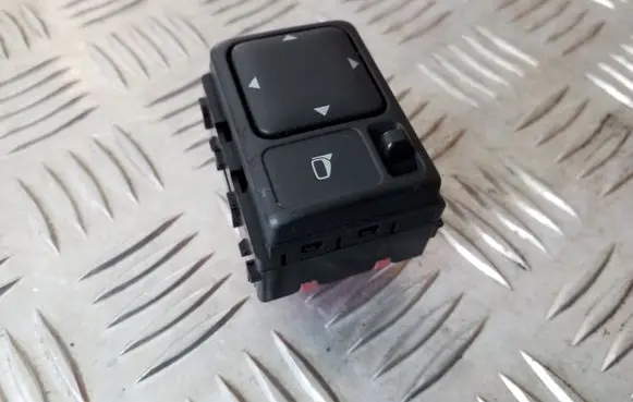 Infiniti FX Wing mirror switch