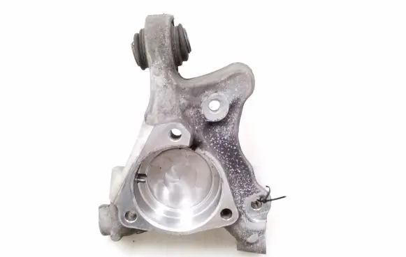 Rear wheel hub spindle/knuckle