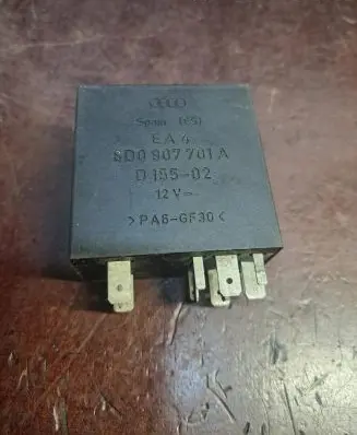 Volkswagen PASSAT B5.5 Other relay 8D0907701A D15502
