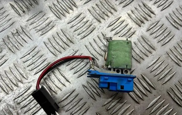 Volkswagen Golf IV Heater blower motor/fan resistor 90568693