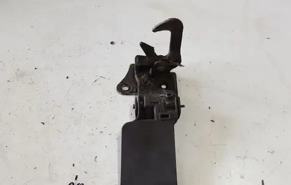 Audi Q3 8U Engine bonnet/hood lock/latch loop/hook 8U0823480A