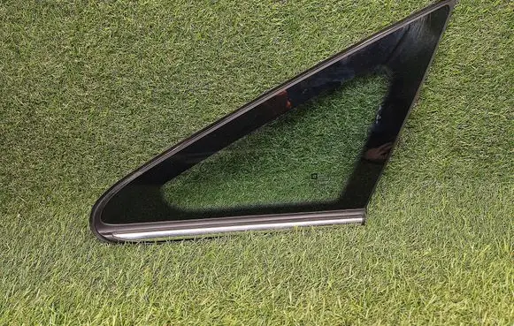 Opel Zafira B Front triangle window/glass 13123922 M1920