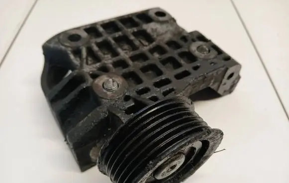 Volkswagen Touareg I Generator/alternator bracket 059903143p