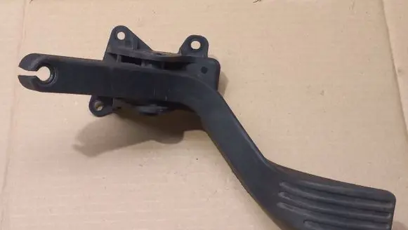 Ford Focus Accelerator throttle pedal PA640XGF 98AB9P732AE DU7A