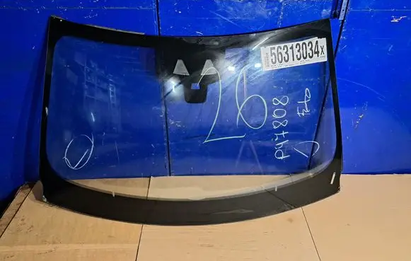 Jaguar XE Front windscreen/windshield window E143R001692