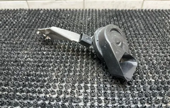 Porsche Cayenne (92A) Horn signal 7P6951223A