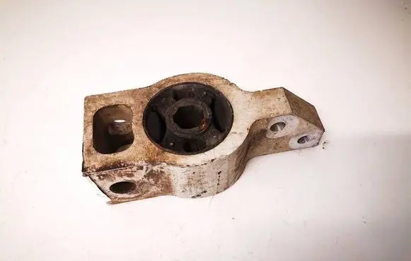 Volkswagen PASSAT B6 Engine mount bracket 3C0199231D 401062508
