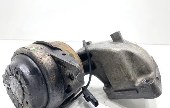 Mercedes-Benz ML W166 Engine mounting bracket A1662405517