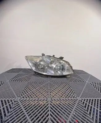 Toyota Auris 150 Headlight/headlamp 8111002A90