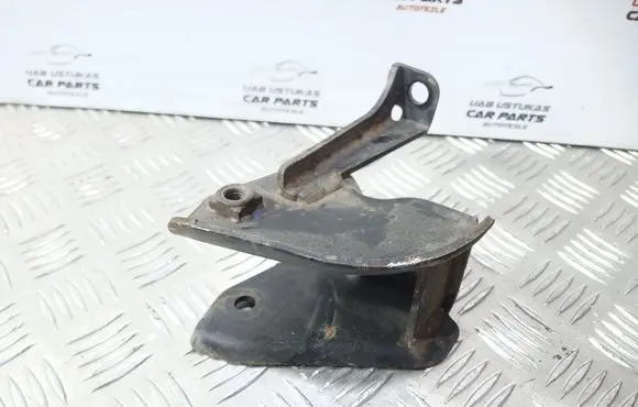 Suzuki SX4 Engine mounting bracket