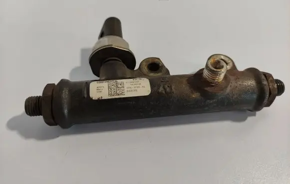 Land Rover Discovery 3 - LR3 Fuel main line pipe 4R8Q9C066AE A2C20001297 B3001375