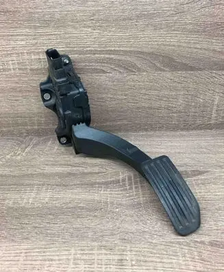 Volvo S60 Accelerator throttle pedal 6G929F836CD 6PV009220 USED