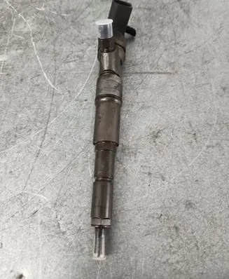 BMW 5 E60 E61 Fuel injector 7794435