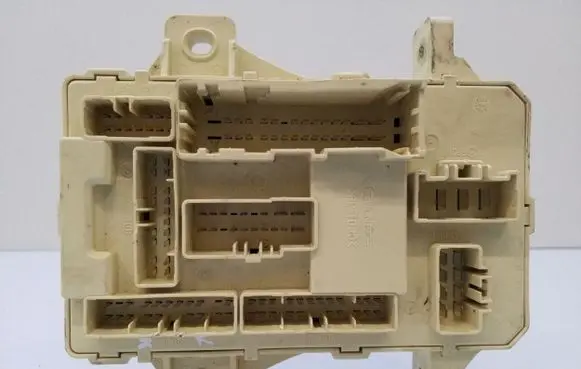 KIA Ceed Fuse module 919501H510 919502H500