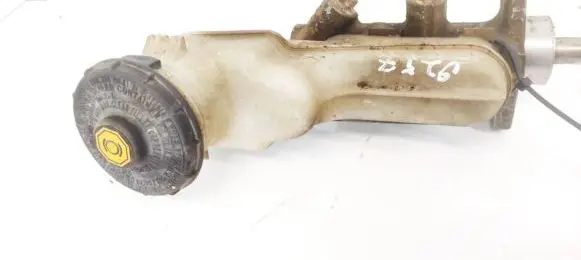 Honda FR-V Brake fluid reservoir 