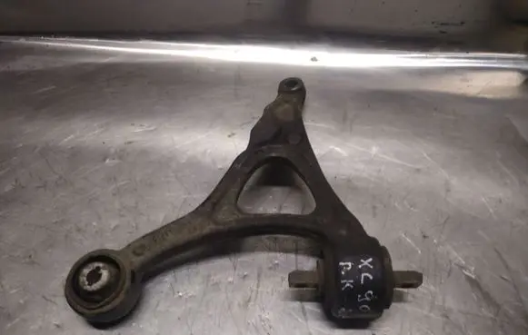 Volvo XC90 Front lower control arm/wishbone