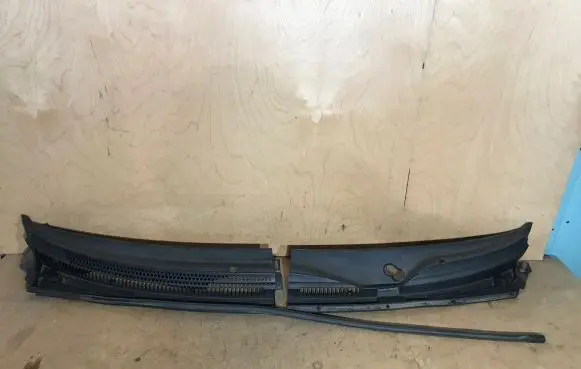 Peugeot 107 Wiper trim