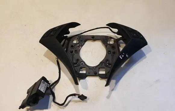 Steering wheel buttons/switches