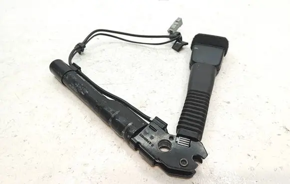 BMW 1 E82 E88 Front seatbelt buckle 7213564 091029 34050055B