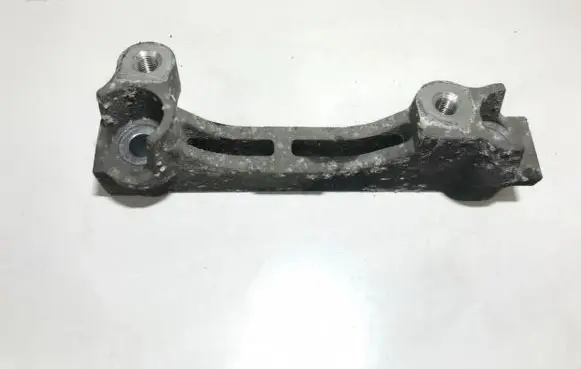 Toyota Avensis T270 Engine mounting bracket
