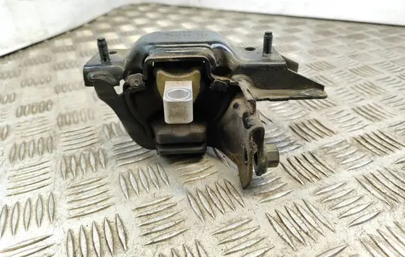 Skoda Fabia Mk2 (5J) Engine mount bracket 6Q0199555