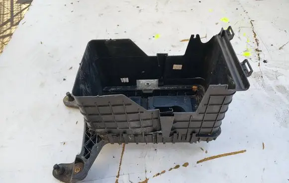 Volkswagen Golf VI Battery tray 1K0915325A