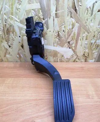 Volvo V60 Accelerator throttle pedal 31329371