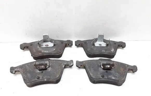 Volvo XC90 Brake pads (front) 