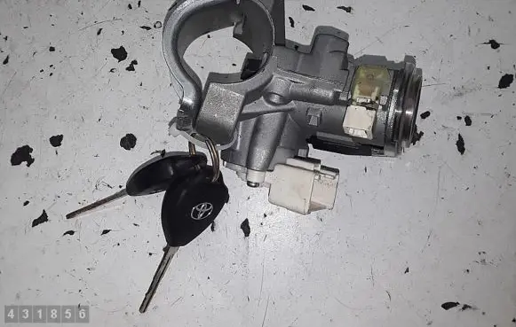 Toyota Avensis T270 Ignition lock 29653453