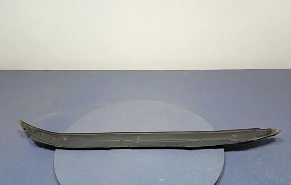 Front wheel arch liner splash guards