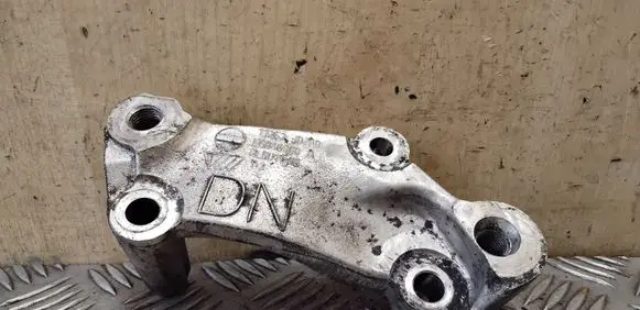 Nissan X-Trail T31 Gearbox mounting bracket 11253JD700