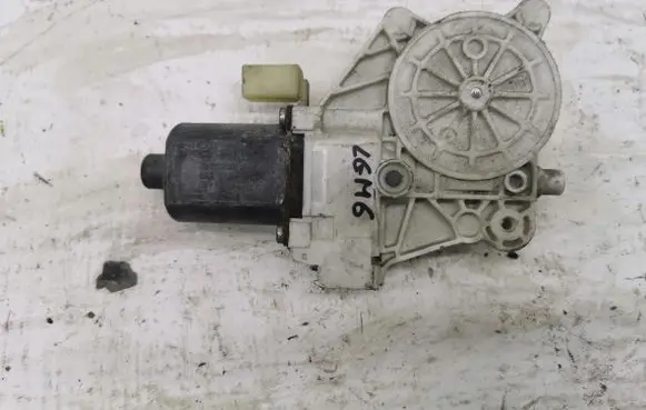 Mercedes-Benz Sprinter W906 Front door window regulator motor A0068205542