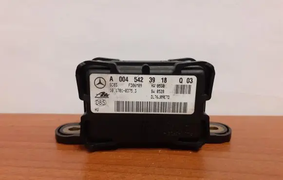 Mercedes-Benz S W221 Acceleration sensor A0045423918 4286
