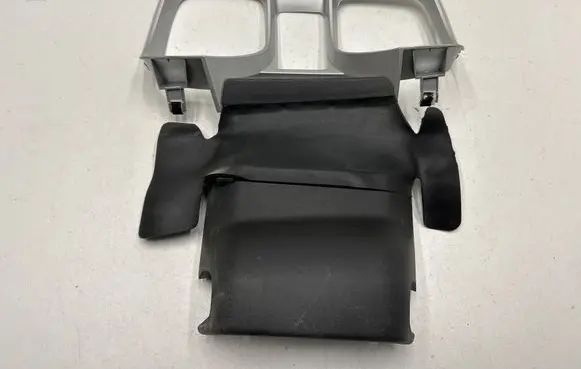 Chevrolet Camaro Steering wheel column trim 957305642