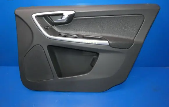 Volvo XC60 Front door card panel trim